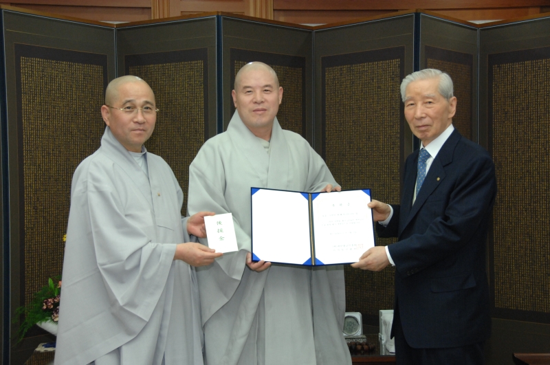 2010.05.06_불교진흥원 봉축기금 전달 (20)